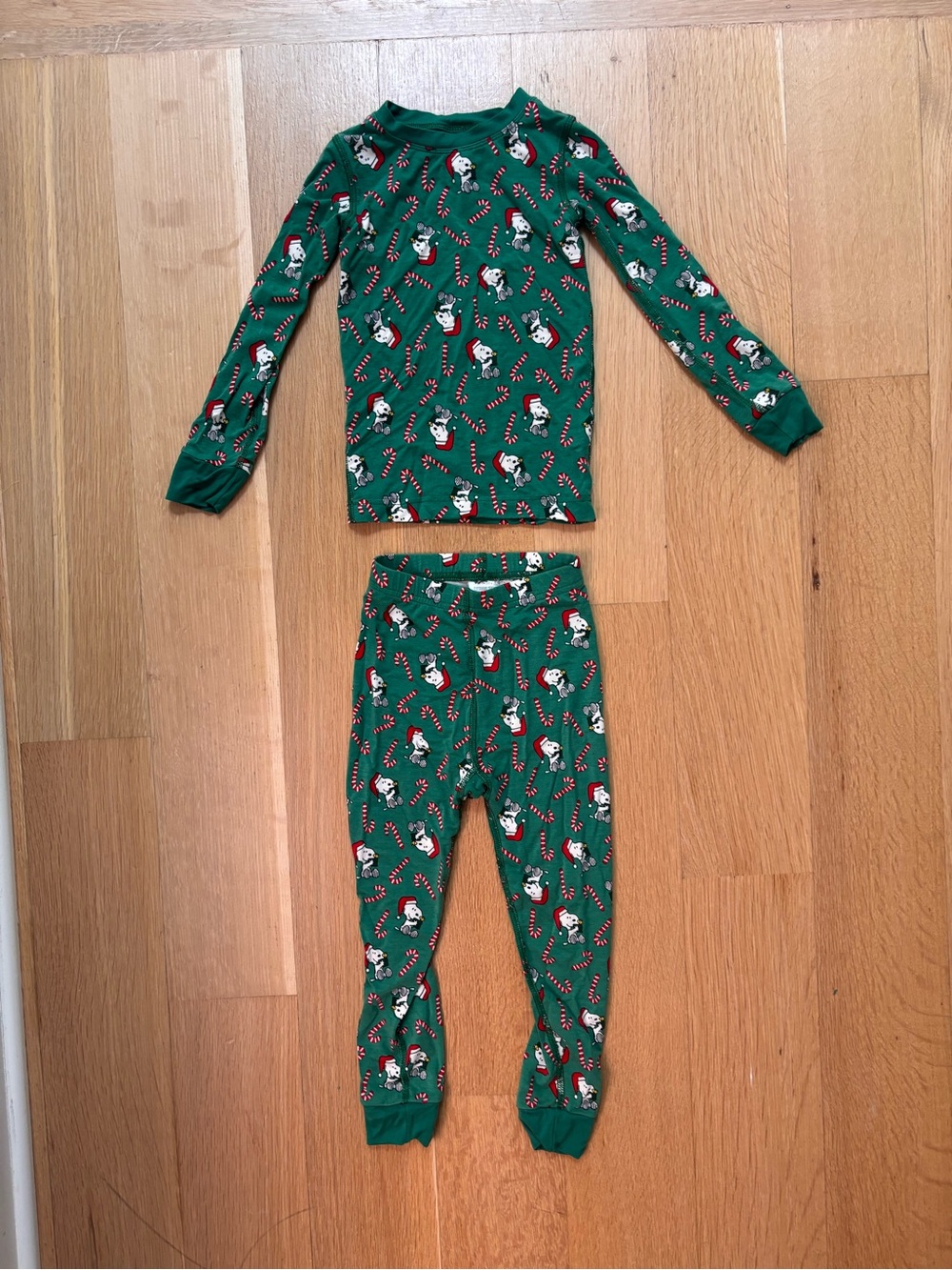 4T: Hanna Andersson Peanuts Snoopy Holiday Pajama Set - like new!
